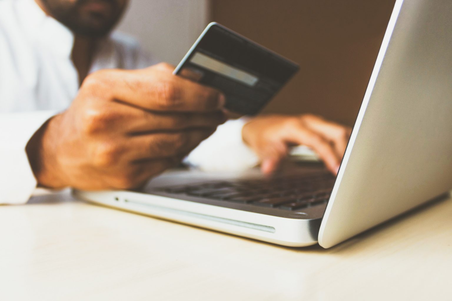 FREE GOOGLE SHOPPING LISTINGS COME TO THE UK.